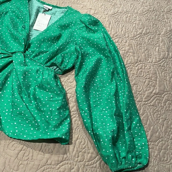 Super Cute Top - Picture 2 of 13